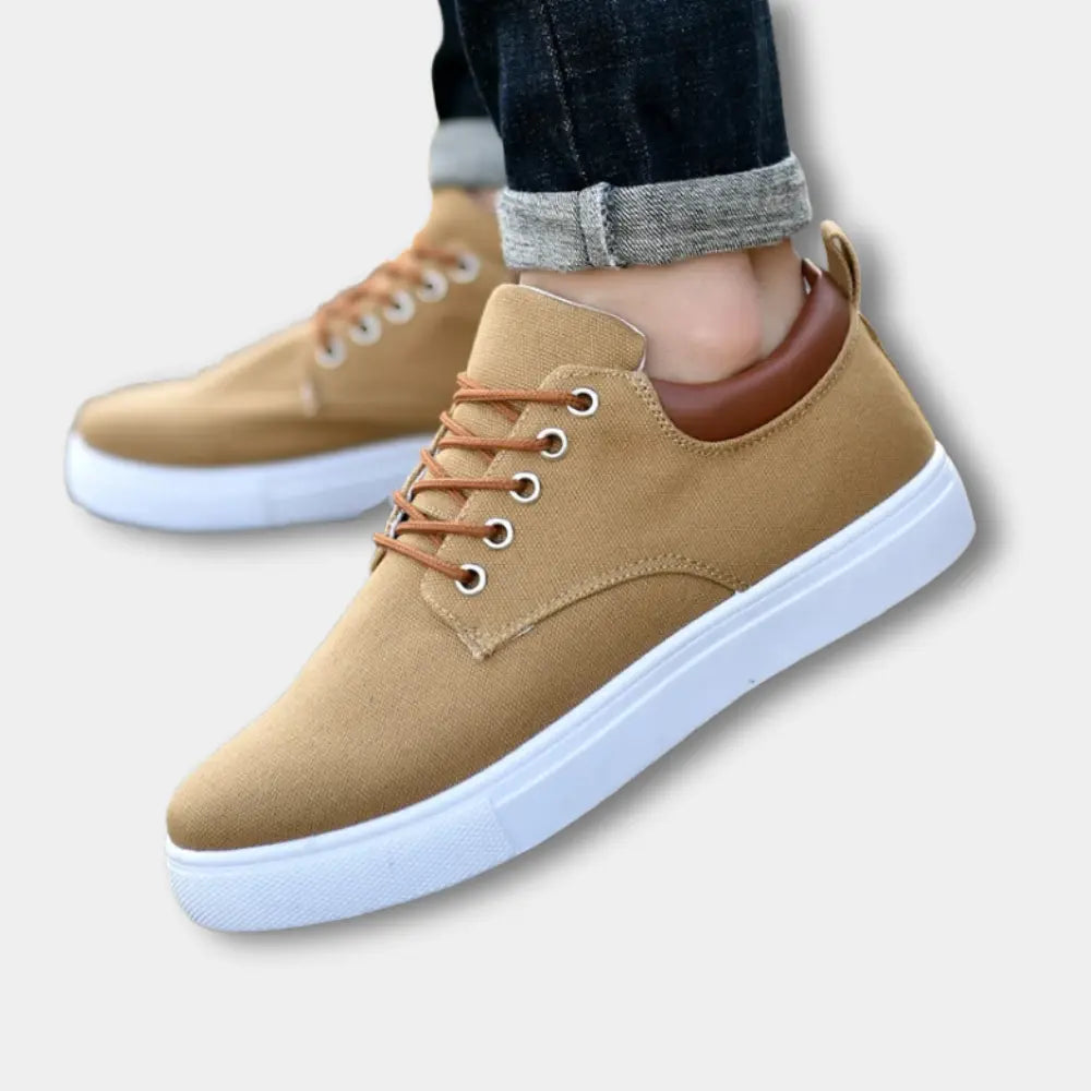 Vapaa-ajan matalavartiset sneakers-kengät kontrastiyksityiskohdilla for Men – Chadwick