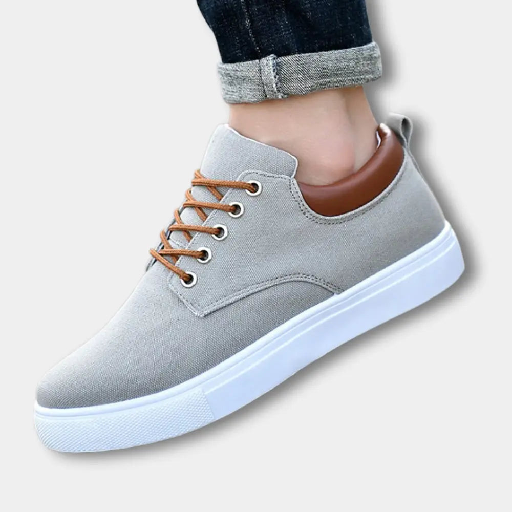 Vapaa-ajan matalavartiset sneakers-kengät kontrastiyksityiskohdilla for Men – Chadwick