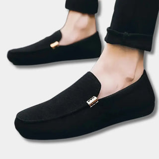 Kapea ja selkeälinjainen loafer-malli miehille – Buck