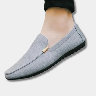 Kapea ja selkeälinjainen loafer-malli miehille – Buck