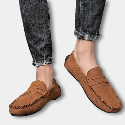 Ajattoman tyylikkäät mokkapintaiset loafers-kengät miehille – Oren