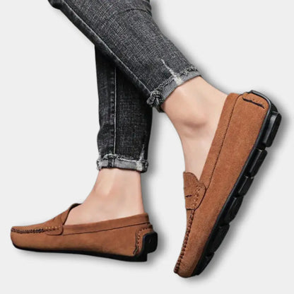 Ajattoman tyylikkäät mokkapintaiset loafers-kengät miehille – Oren