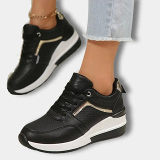 Kiiltävillä yksityiskohdilla viimeistellyt sneakersit for Women – Teresa