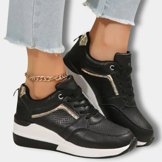 Kiiltävillä yksityiskohdilla viimeistellyt sneakersit for Women – Teresa