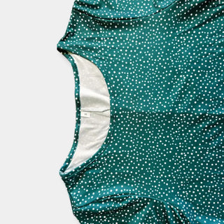 Epäsymmetrinen pilkkukuosinen kesämekko naisille – Stacey