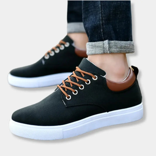 Vapaa-ajan matalavartiset sneakers-kengät kontrastiyksityiskohdilla for Men – Chadwick