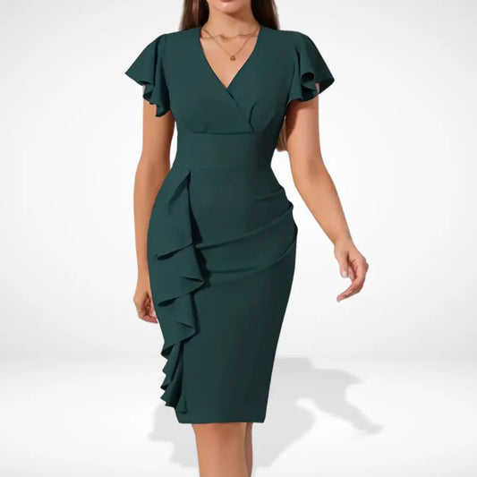 Rypytetty helma yksityiskohtana juhlamekossa for Women – Terra